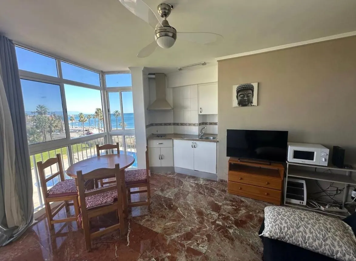 בנאלמדנה A Frontline Apartment