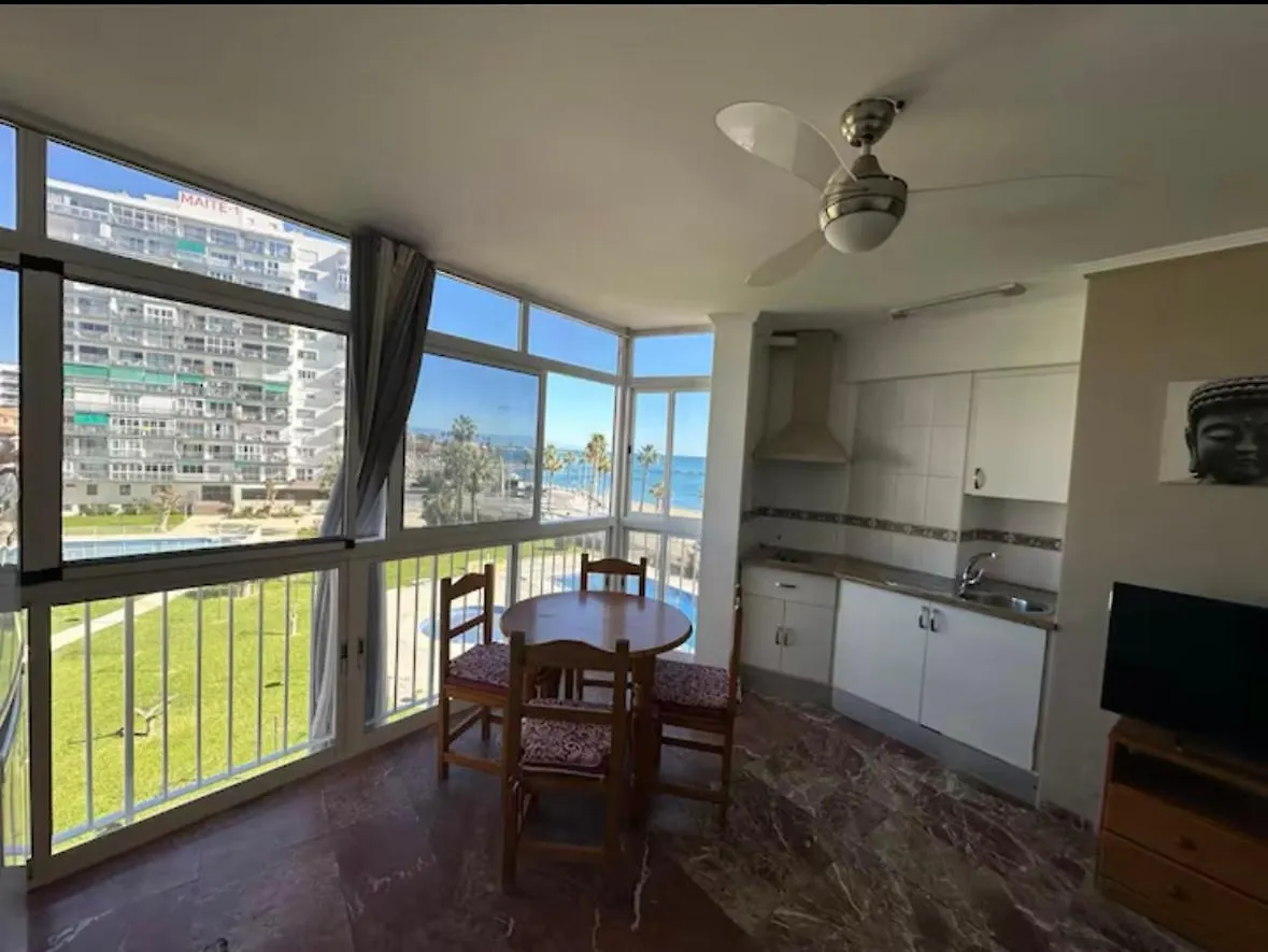 בנאלמדנה A Frontline Apartment